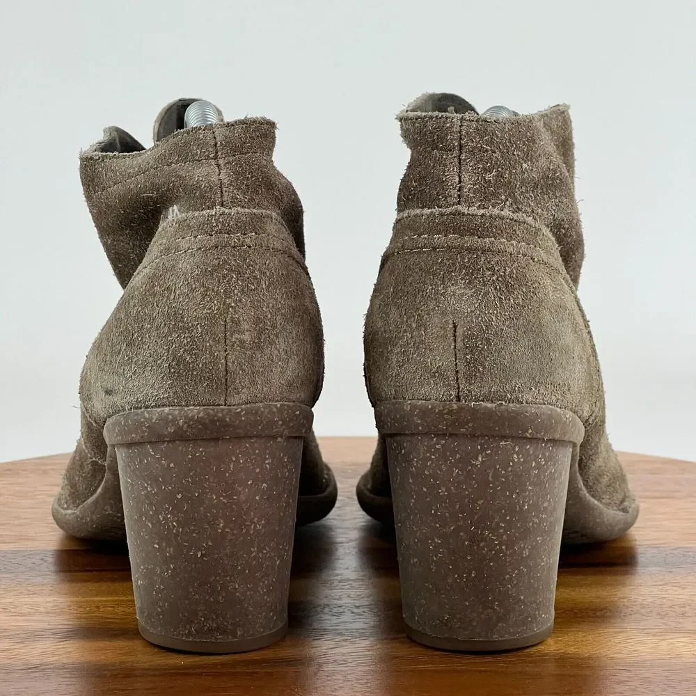 Womens Clarks Carleta Lyon Brown Suede Heeled Ankle Booties Boots Size 11 M GUC‎